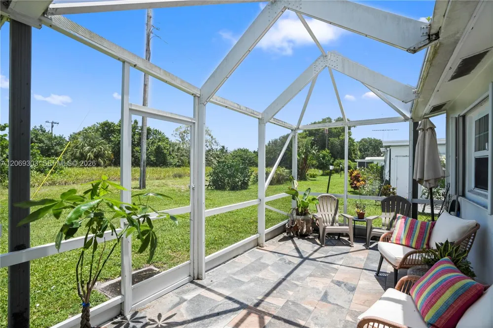142 NW 10th Ct Boynton Beach, FL 33426