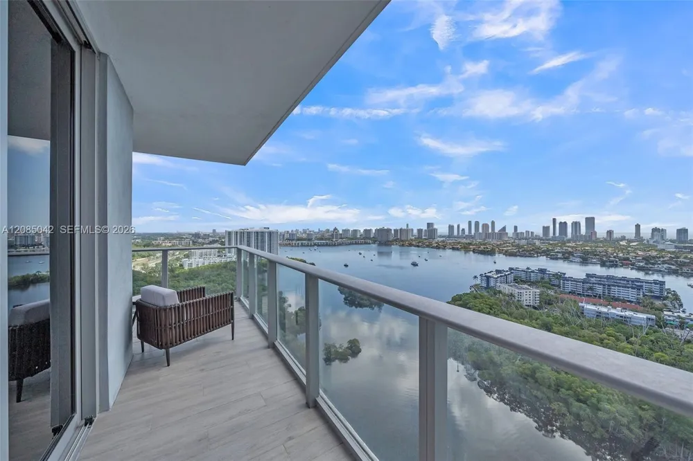 16385 Biscayne Blvd #2707 North Miami Beach, FL 33160