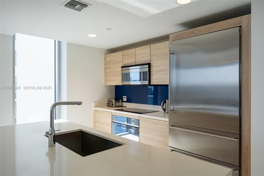 16385 Biscayne Blvd #2707 North Miami Beach, FL 33160