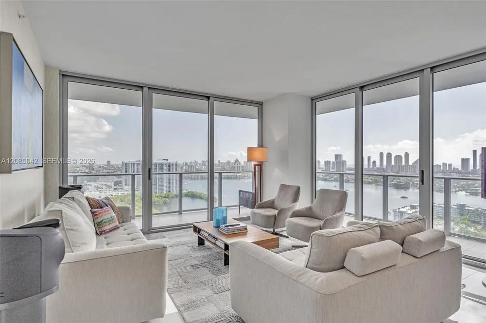 16385 Biscayne Blvd #2707 North Miami Beach, FL 33160