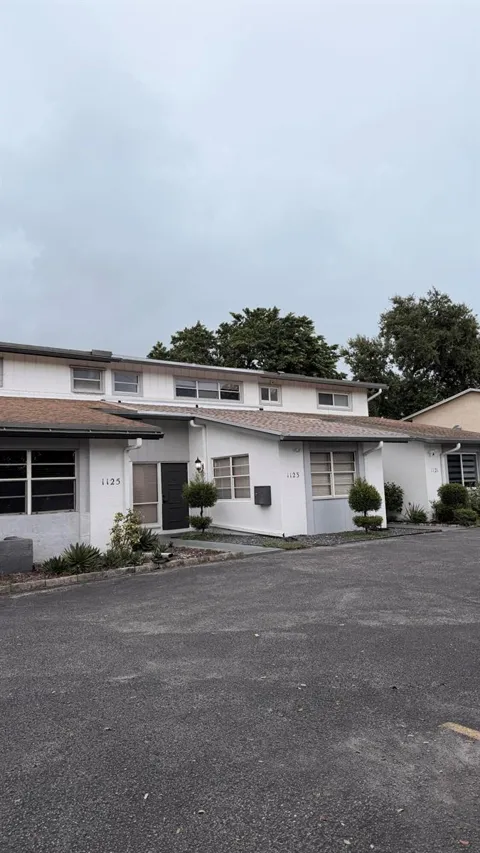 1123 W PROSPECT ROAD