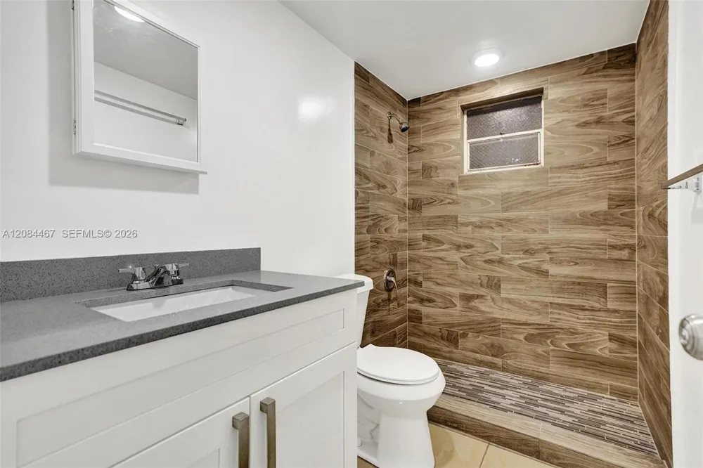 469 Pine Island Rd #B306 Plantation, FL 33324