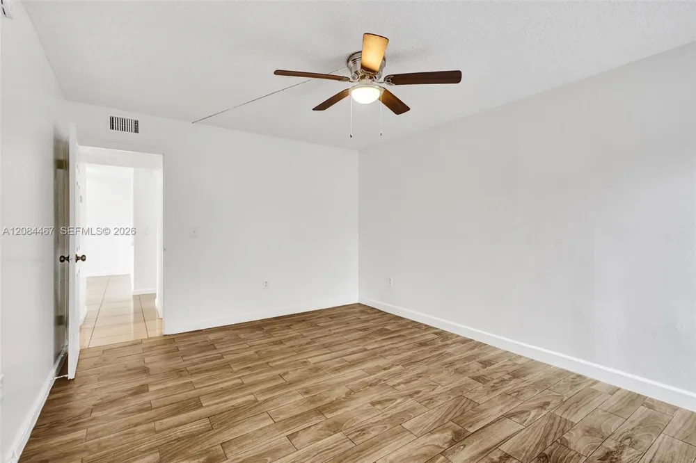 469 Pine Island Rd #B306 Plantation, FL 33324