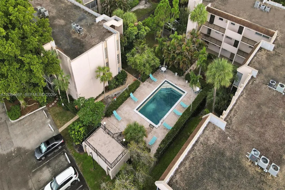 469 Pine Island Rd #B306 Plantation, FL 33324