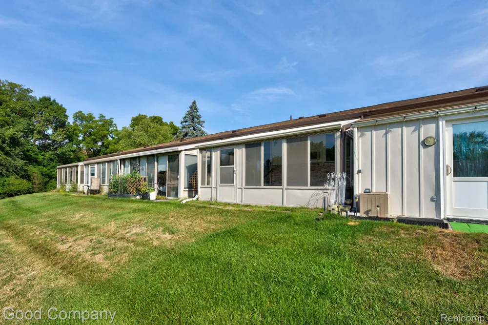 25219 Potomac Drive South Lyon City, MI 48178