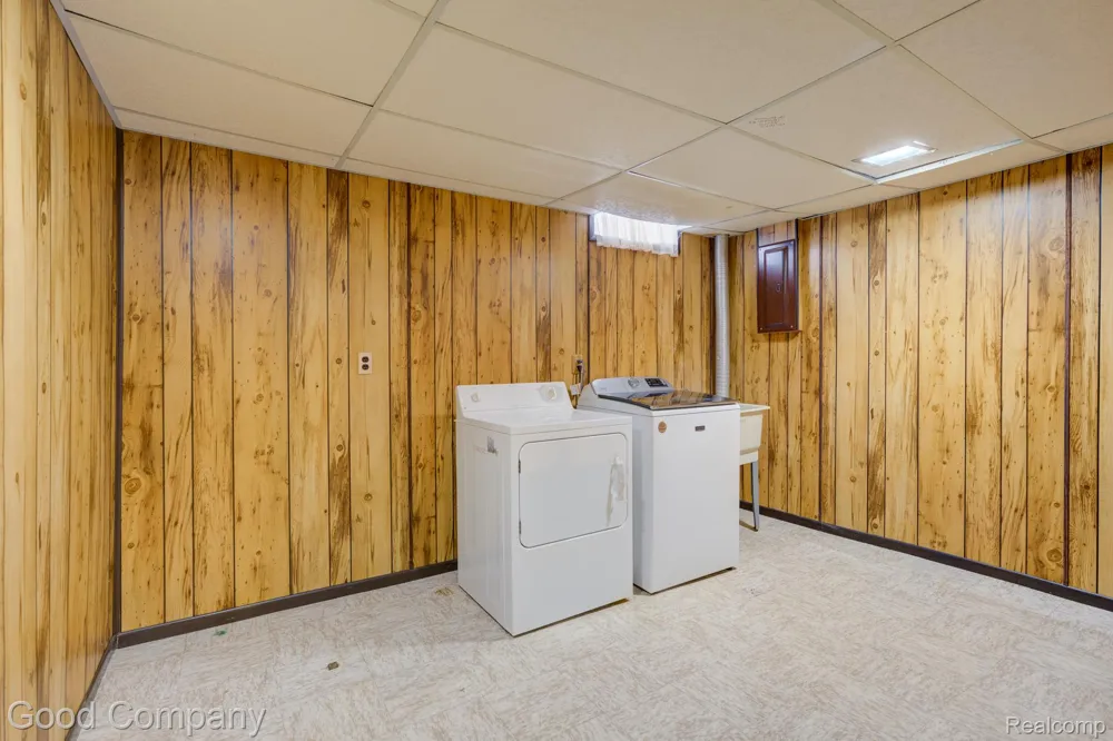 25219 Potomac Drive South Lyon City, MI 48178