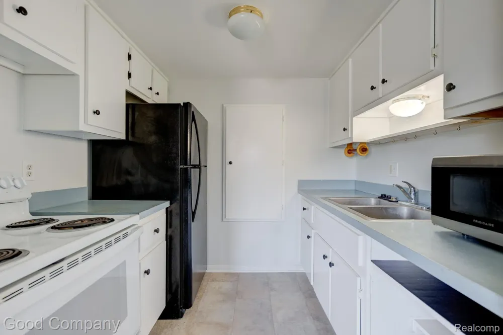 25219 Potomac Drive South Lyon City, MI 48178