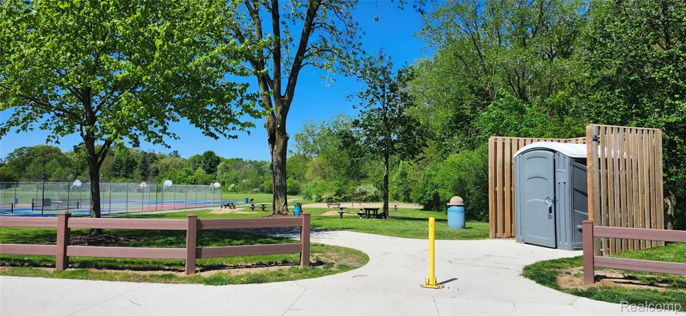 2700 VENDOME AVENUE Rochester Hills City, MI 48309