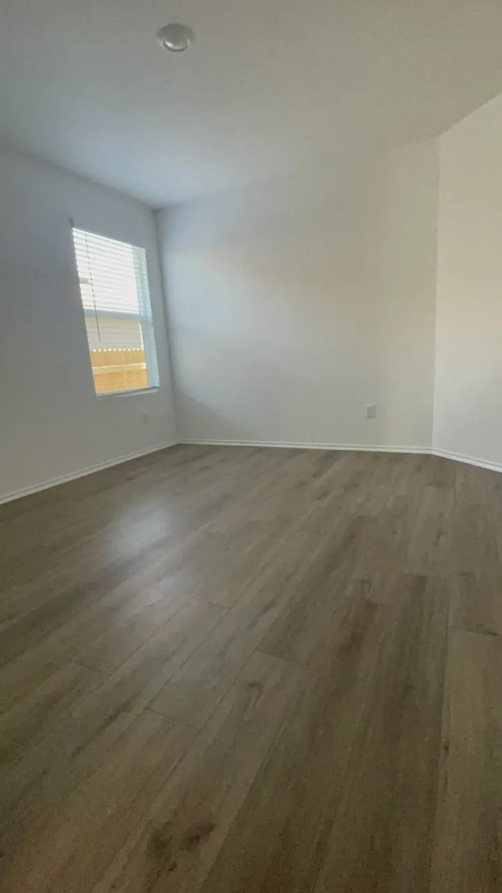 136 Perfect World Loop Jarrell, TX 76537