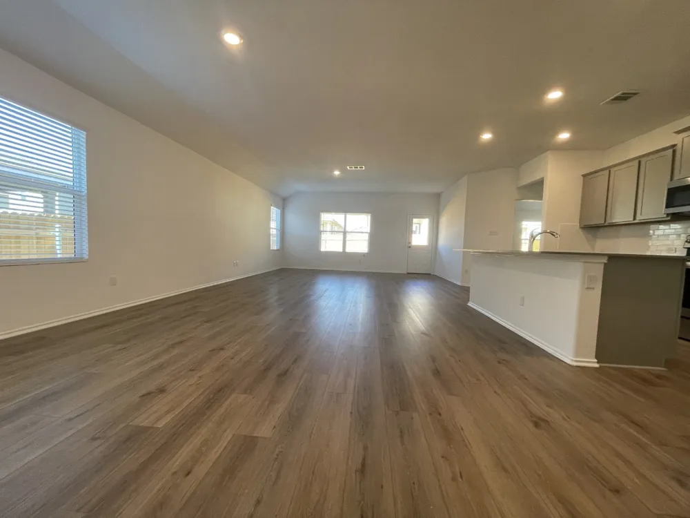 136 Perfect World Loop Jarrell, TX 76537