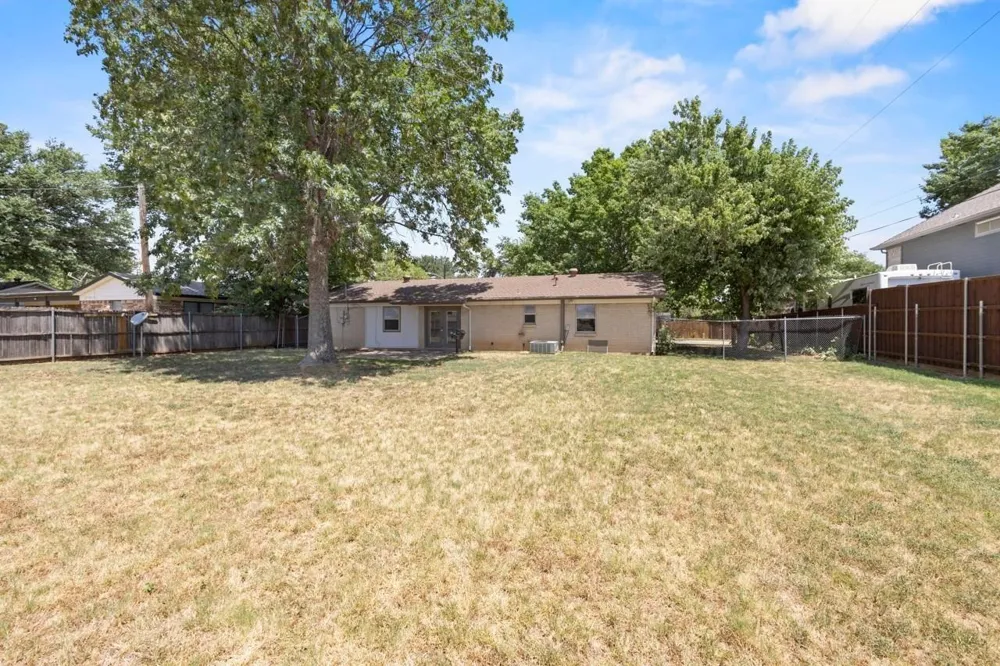 2921 Needles Street Euless, TX 76040