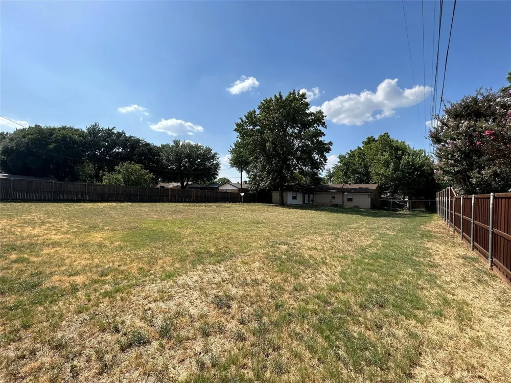 2921 Needles Street Euless, TX 76040