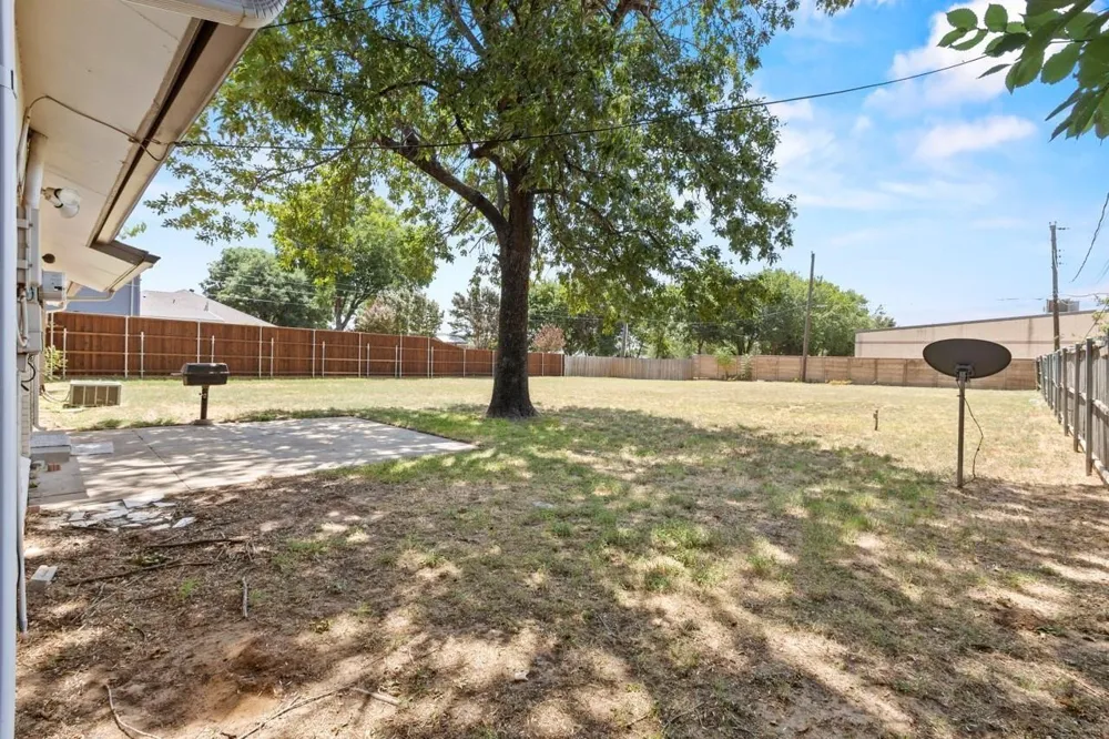 2921 Needles Street Euless, TX 76040