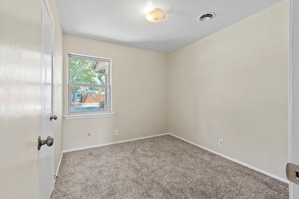 2921 Needles Street Euless, TX 76040