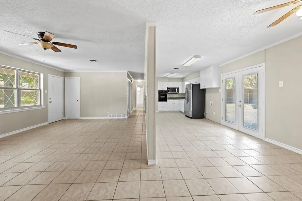 2921 Needles Street Euless, TX 76040