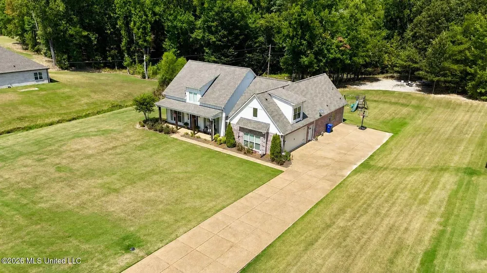 856 E Woodford Cove Hernando, MS 38632