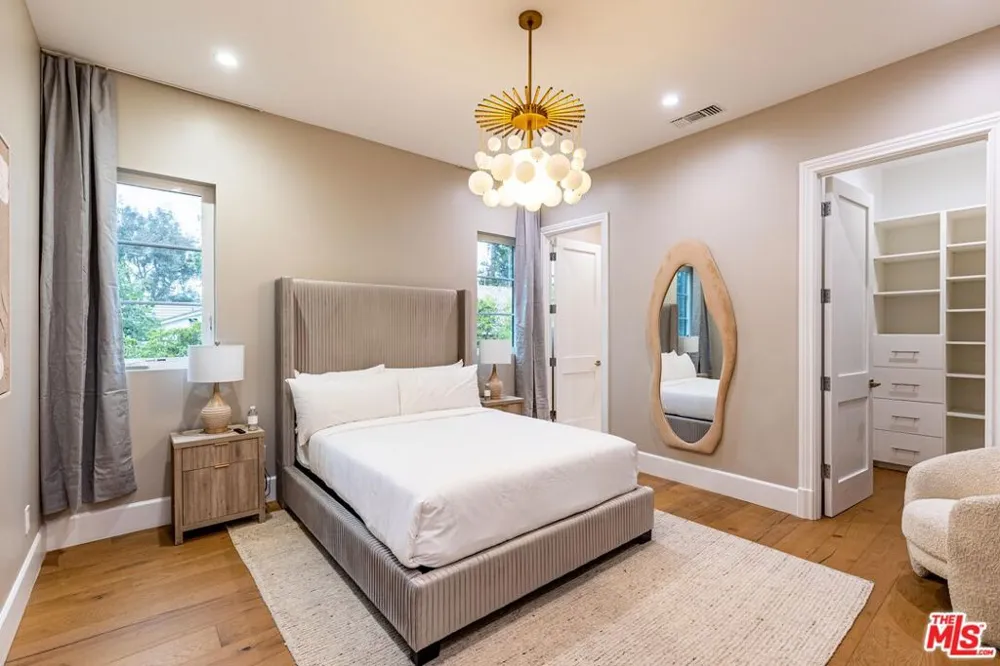 5162 Otis Avenue Los Angeles, CA 91356