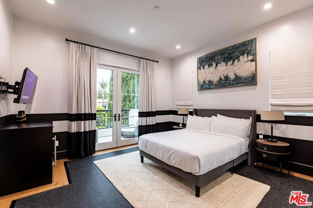 5162 Otis Avenue Los Angeles, CA 91356