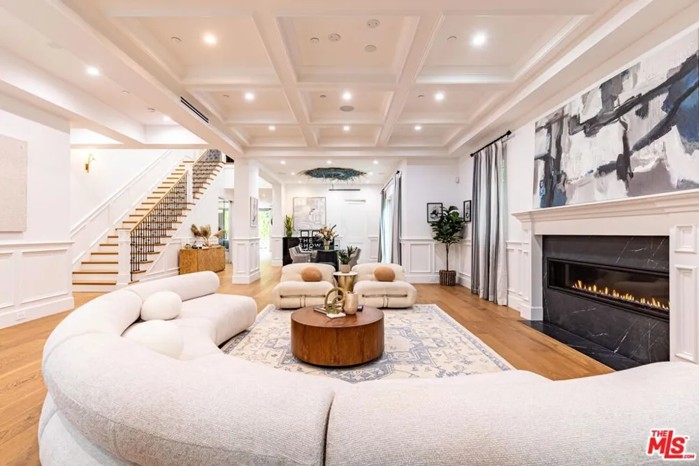 5162 Otis Avenue Los Angeles, CA 91356