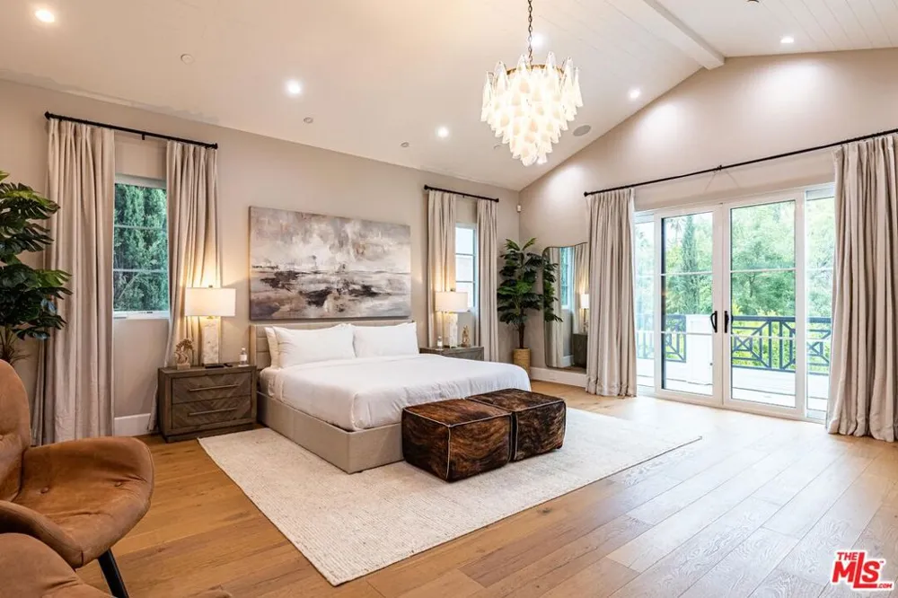 5162 Otis Avenue Los Angeles, CA 91356