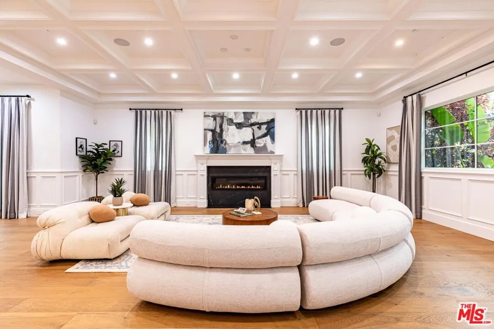 5162 Otis Avenue Los Angeles, CA 91356