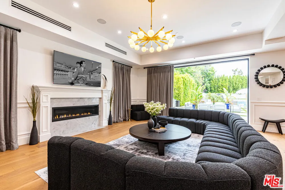 5162 Otis Avenue Los Angeles, CA 91356