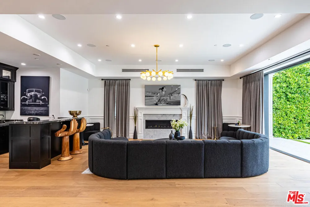 5162 Otis Avenue Los Angeles, CA 91356