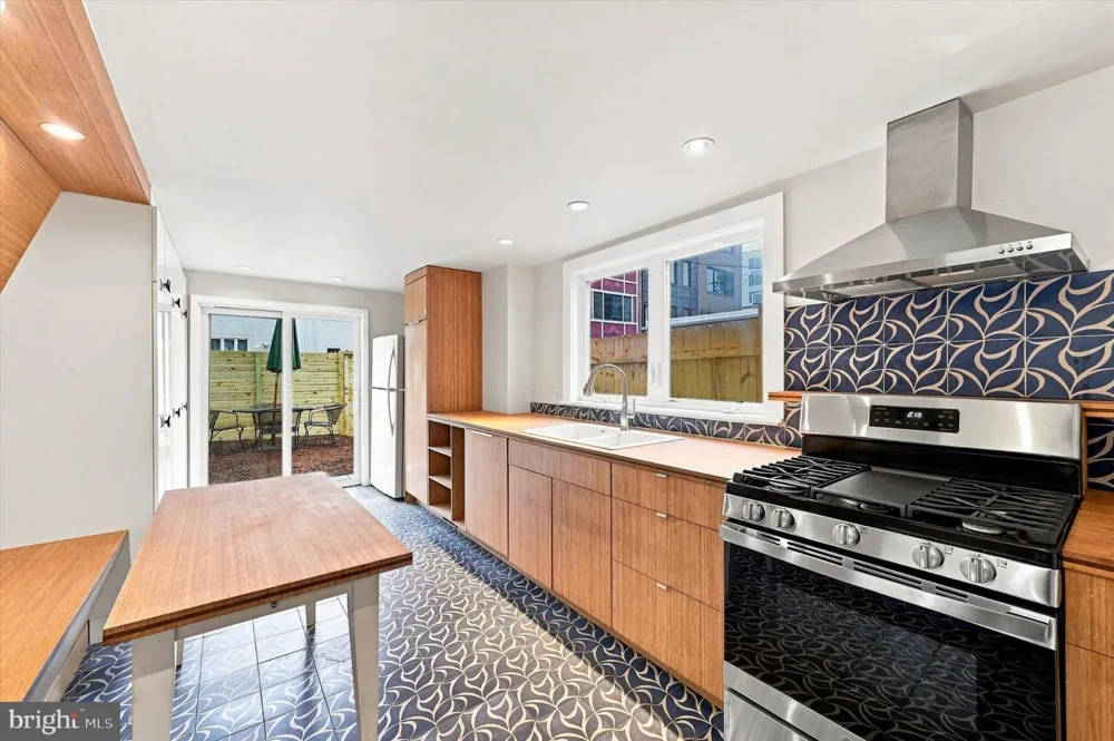1136 3RD STREET Philadelphia, PA 19123