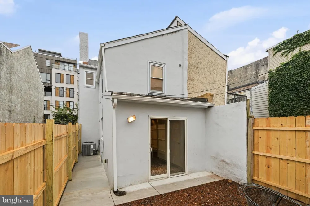 1136 3RD STREET Philadelphia, PA 19123