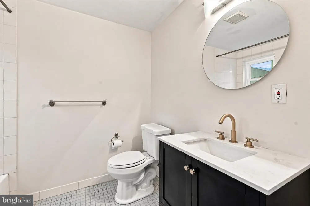 1136 3RD STREET Philadelphia, PA 19123