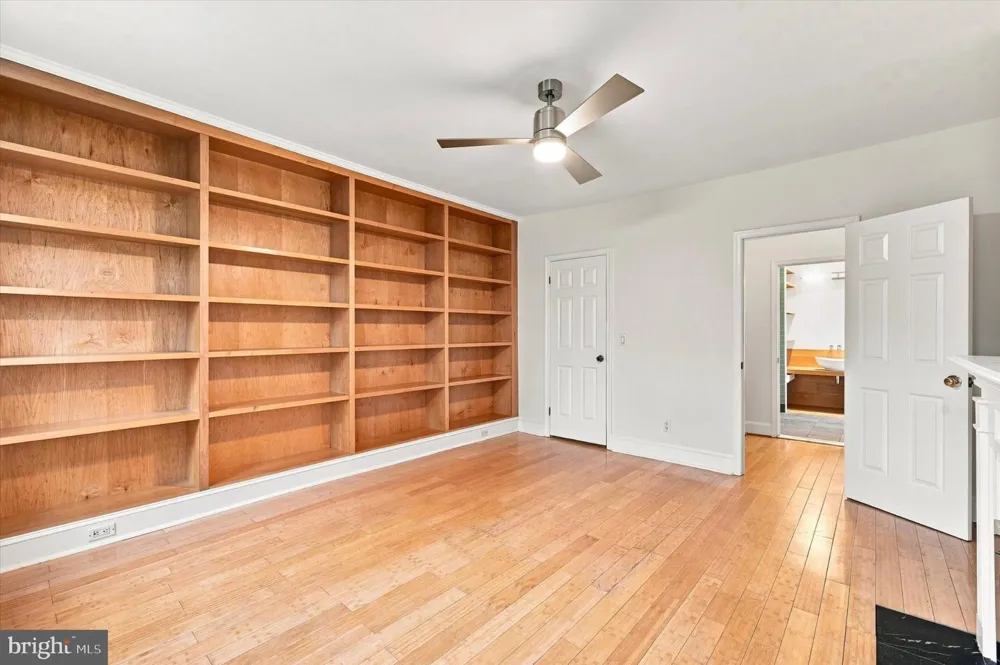 1136 3RD STREET Philadelphia, PA 19123