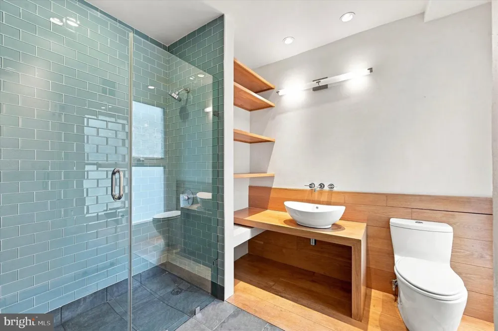 1136 3RD STREET Philadelphia, PA 19123