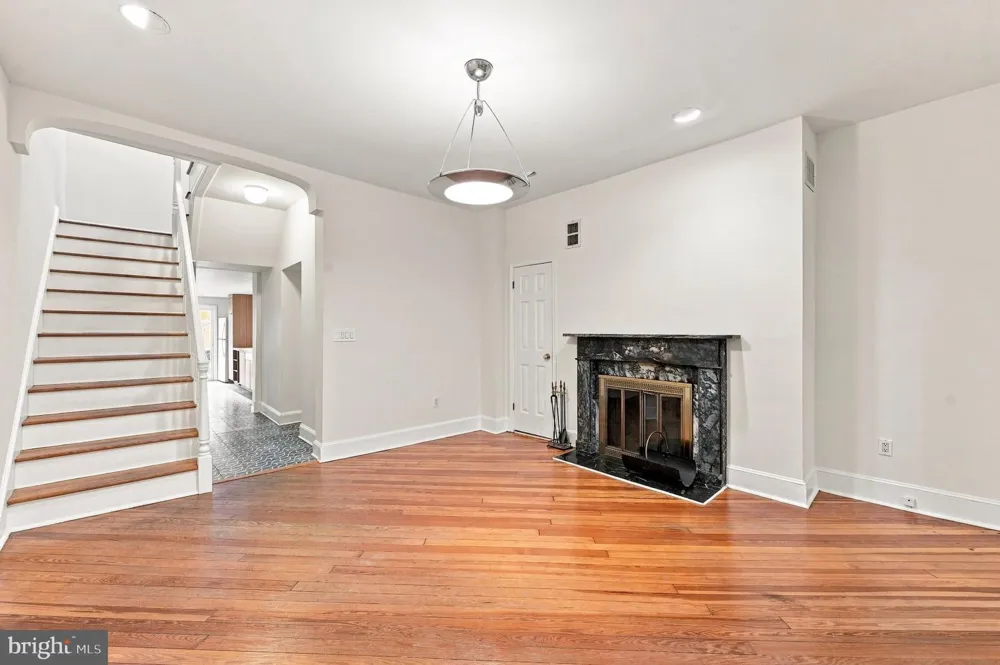 1136 3RD STREET Philadelphia, PA 19123