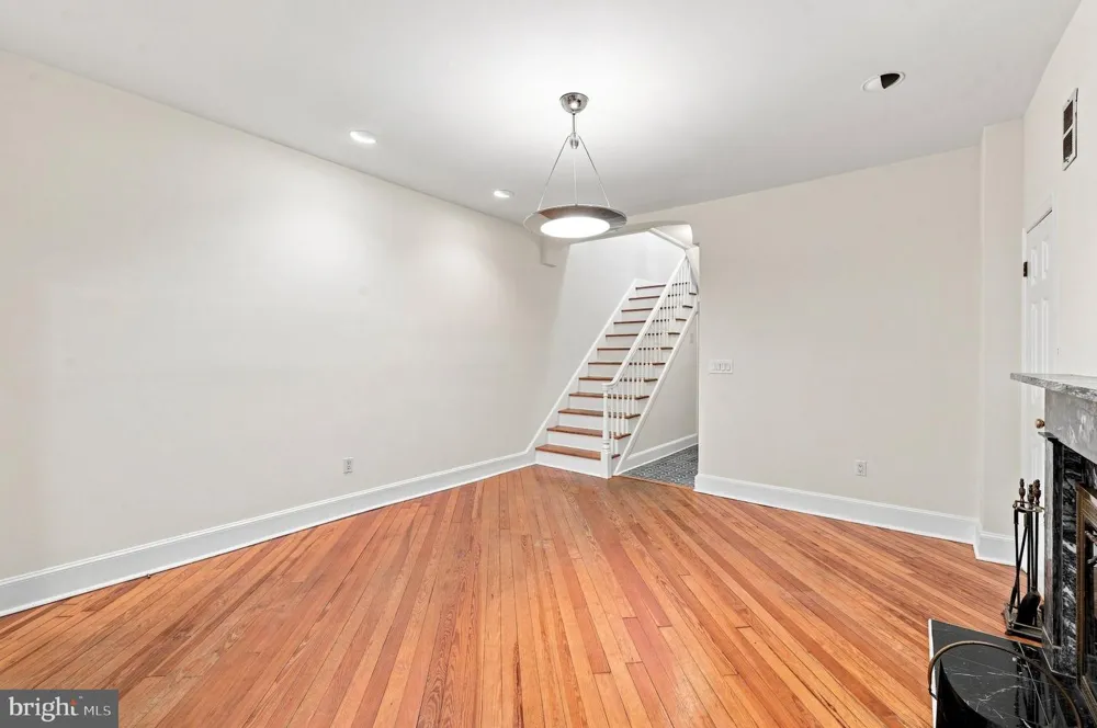 1136 3RD STREET Philadelphia, PA 19123