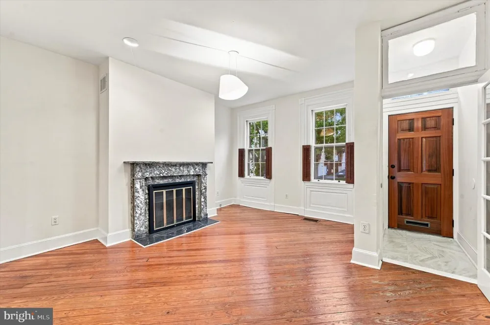 1136 3RD STREET Philadelphia, PA 19123
