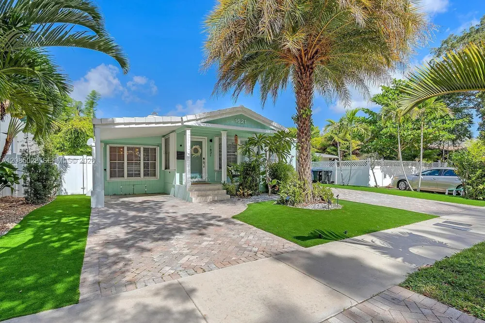 1621 NE 3rd Ct Fort Lauderdale, FL 33301