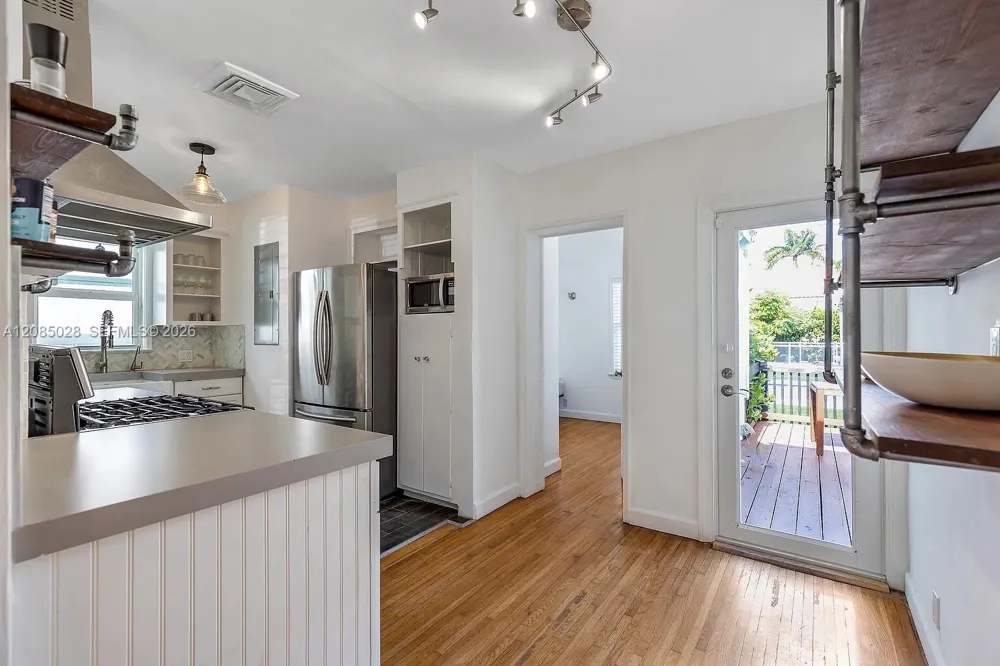1621 NE 3rd Ct Fort Lauderdale, FL 33301