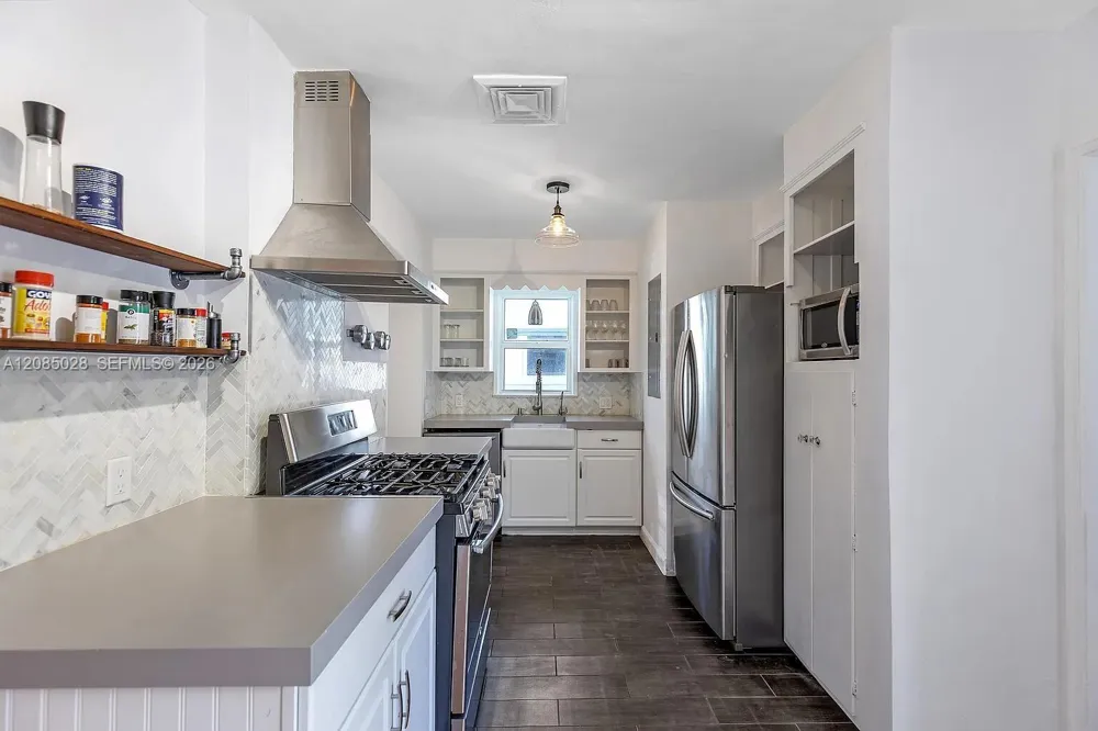 1621 NE 3rd Ct Fort Lauderdale, FL 33301