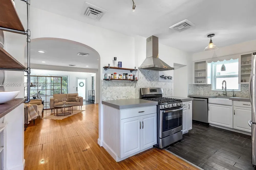 1621 NE 3rd Ct Fort Lauderdale, FL 33301