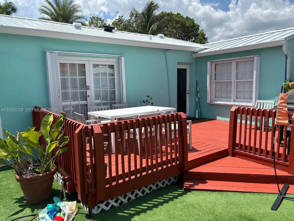 1621 NE 3rd Ct Fort Lauderdale, FL 33301