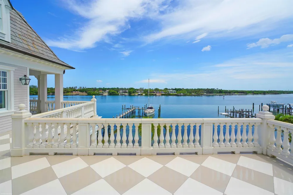 17667 SE Federal Highway Tequesta, FL 33469