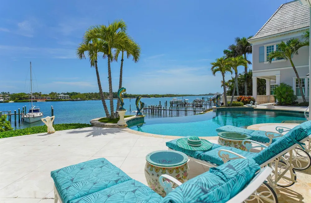 17667 SE Federal Highway Tequesta, FL 33469