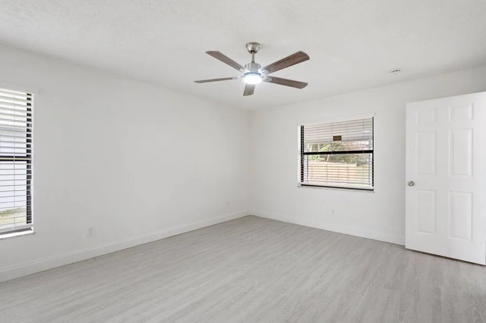 160 SW Grove Avenue Port St. Lucie, FL 34983