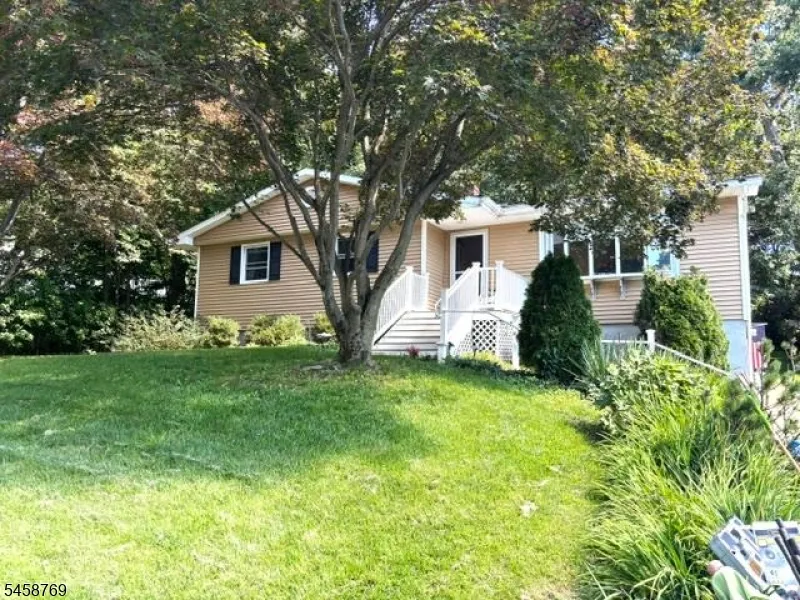 30 Woodlawn Ter Jefferson, NJ 07849