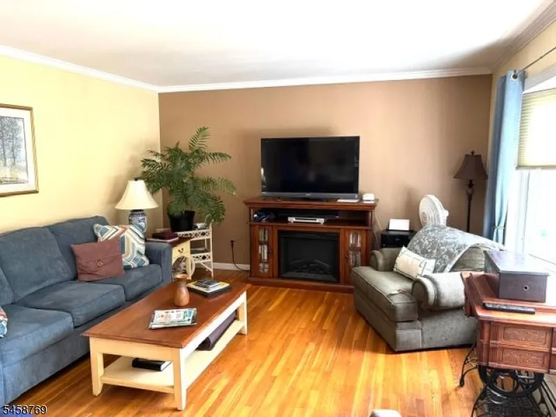 30 Woodlawn Ter Jefferson, NJ 07849