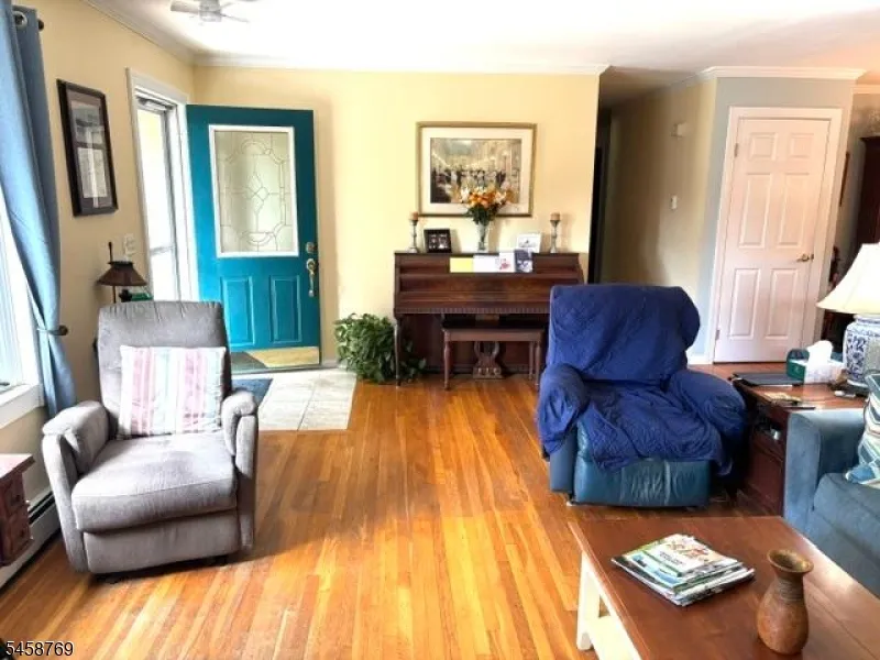 30 Woodlawn Ter Jefferson, NJ 07849
