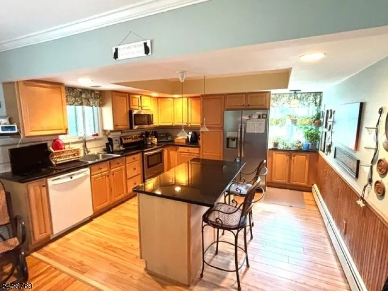 30 Woodlawn Ter Jefferson, NJ 07849