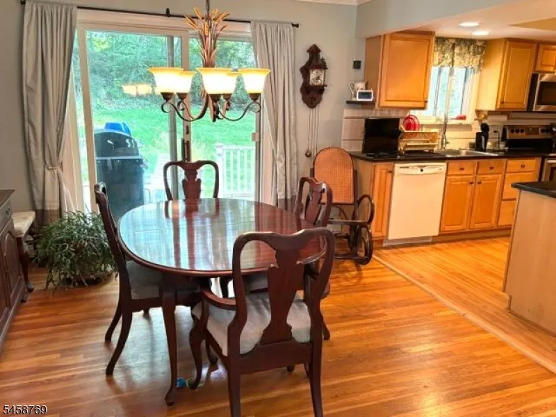 30 Woodlawn Ter Jefferson, NJ 07849