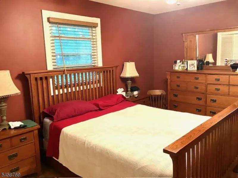 30 Woodlawn Ter Jefferson, NJ 07849