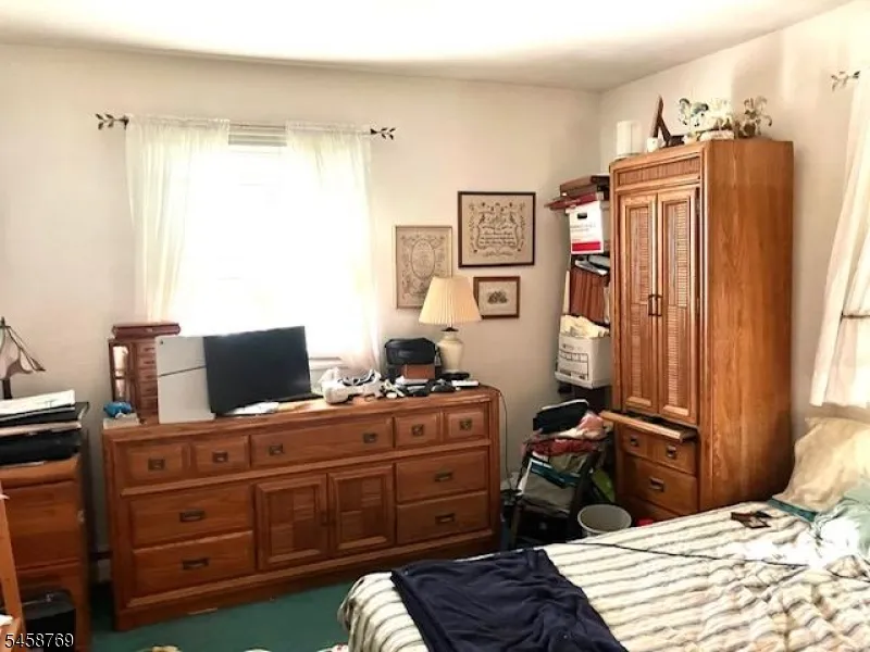 30 Woodlawn Ter Jefferson, NJ 07849